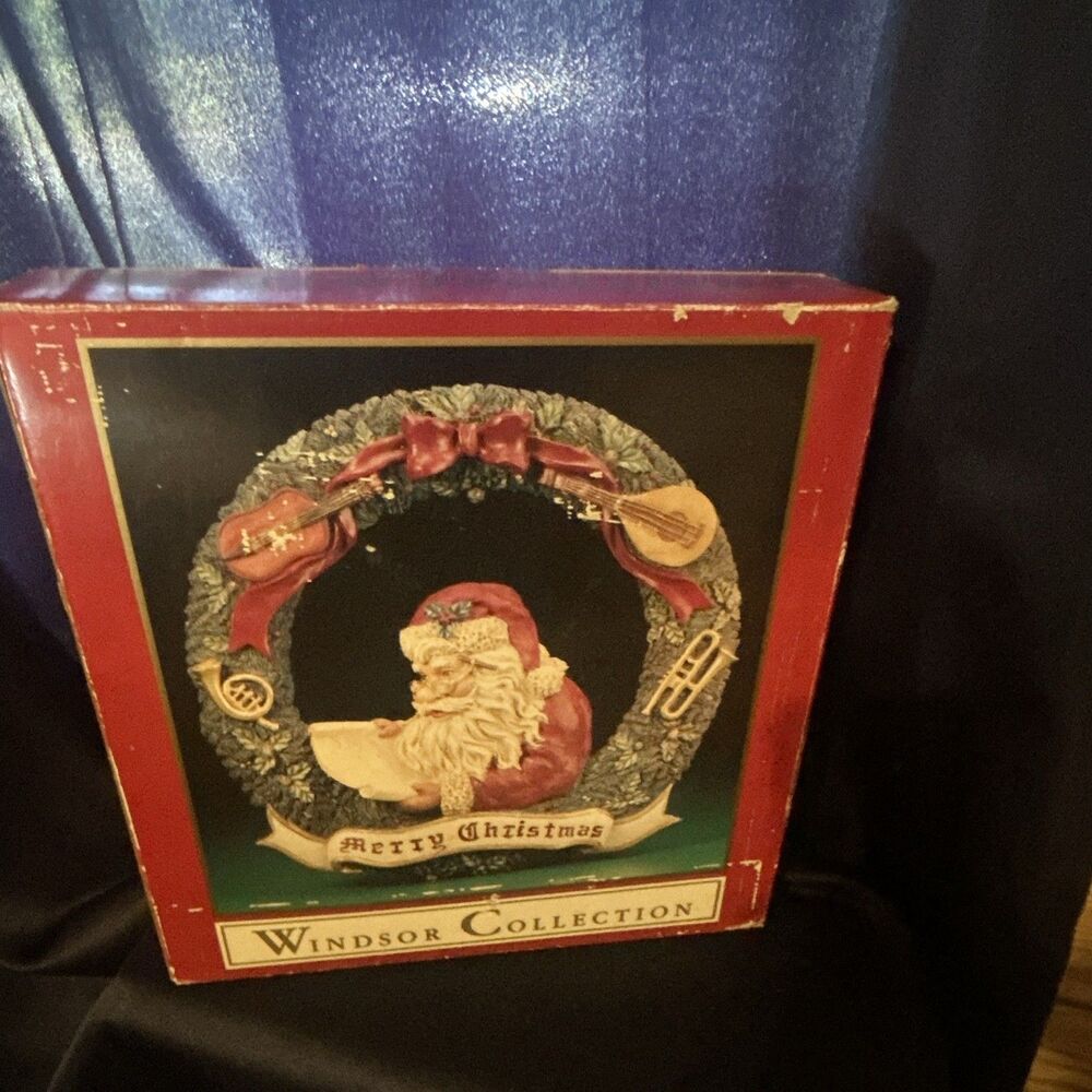 Windsor Collection Musical theme Santa vintage Wreath Door Decoration- open bx